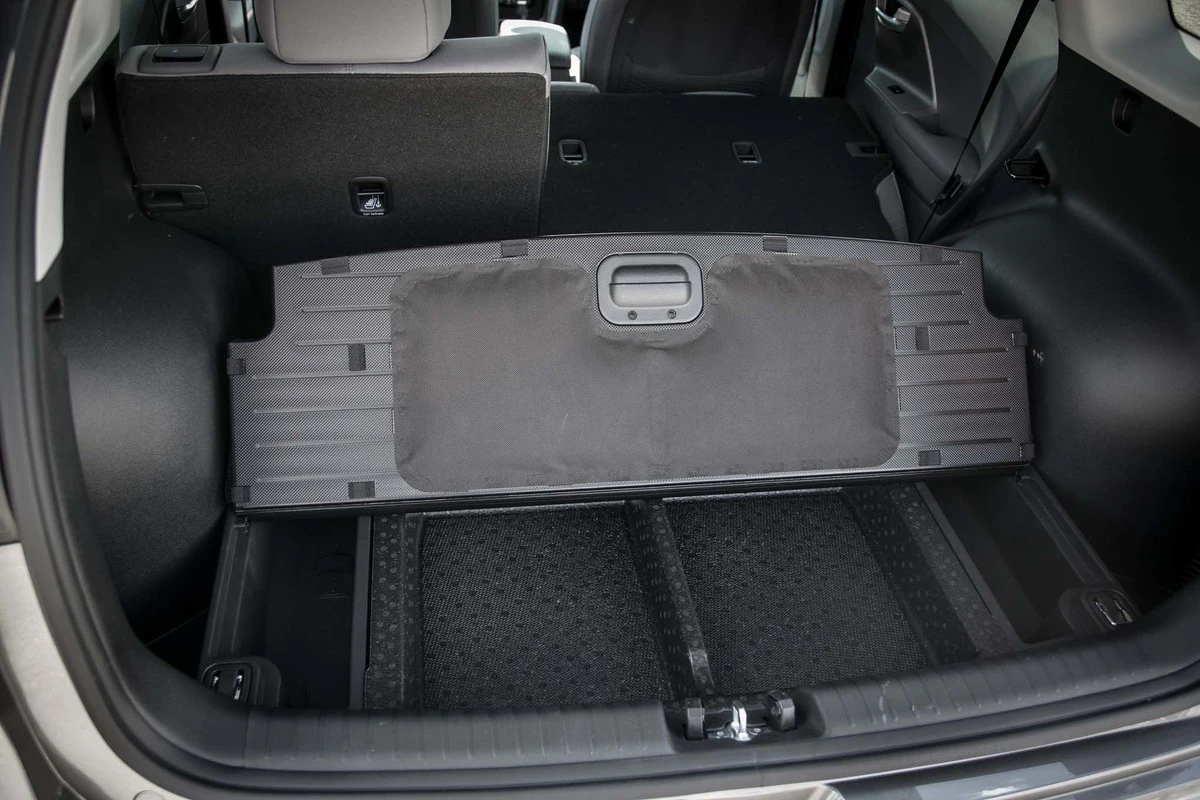 2017-Kia-Niro-LX-hybrid-cargo-storage.webp