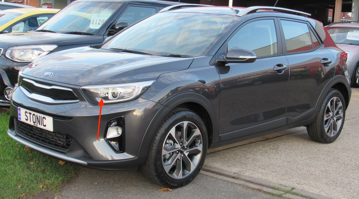 2017_Kia_Stonic_Front.jpeg