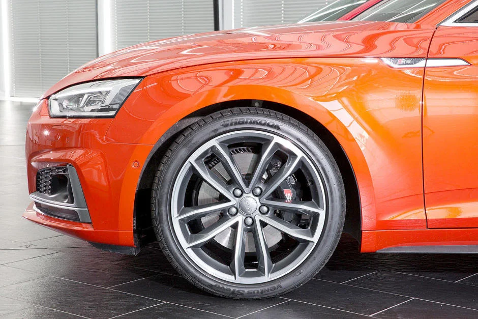 audi-s5-sportback-vs-kia-stinger-00e8e48b3c0006ffce-940-0-1-95-1.webp