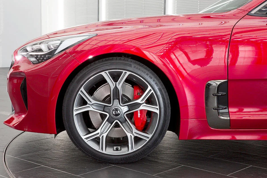 audi-s5-sportback-vs-kia-stinger-c788848b3bf9082324-940-0-1-95-1.webp