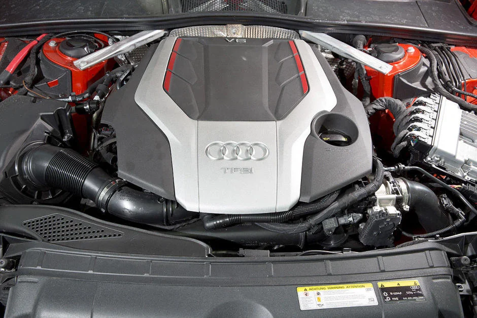 audi-s5-sportback-vs-kia-stinger-f8dab48b3bfc8cccb9-940-0-1-95-1.webp
