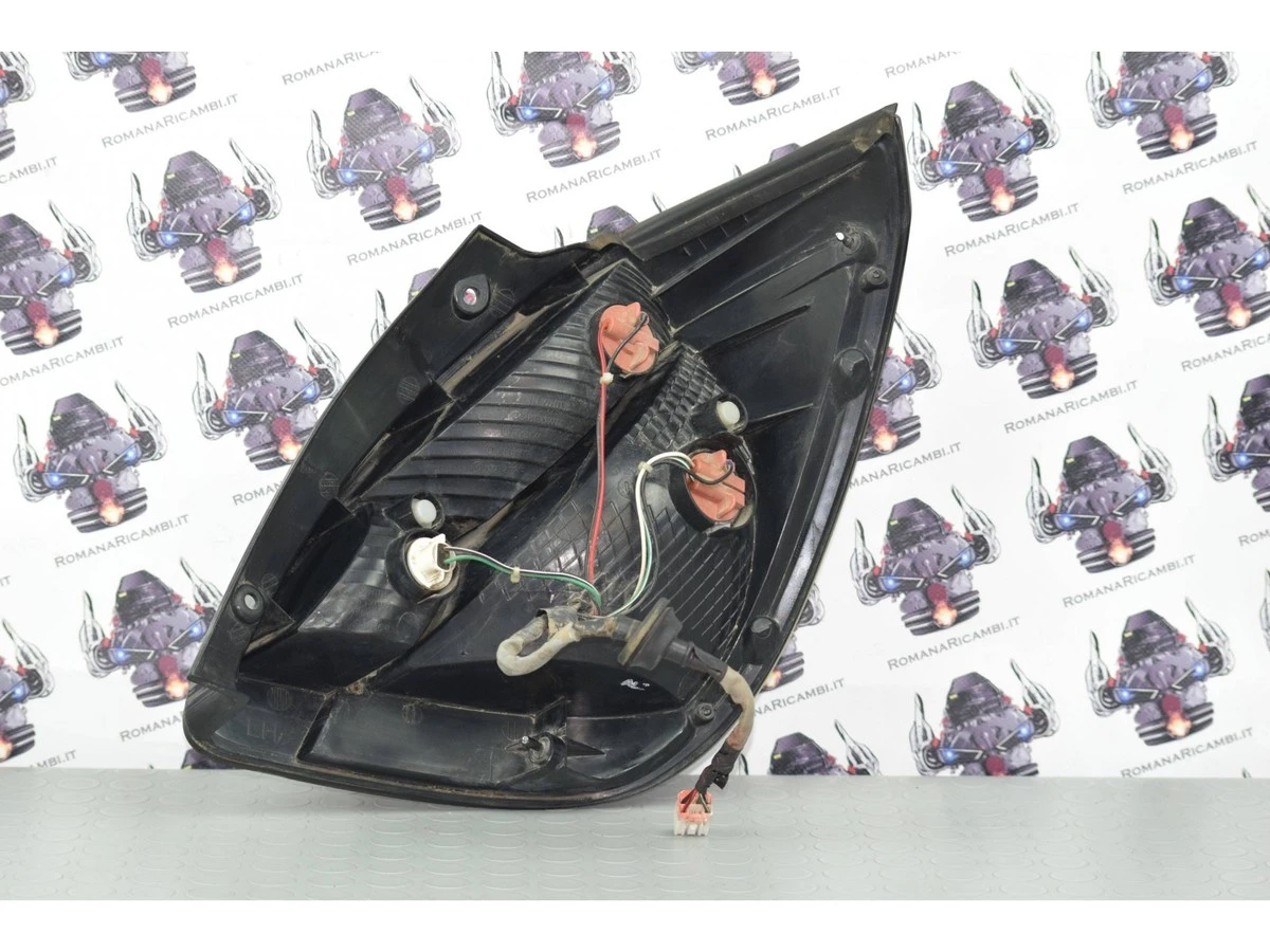 fanale-posteriore-stop-sx-sinistro-kia-rio-08-16-cod-924021g2-2400000051121.webp