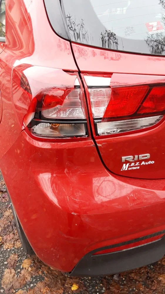 Faro post Kia Rio.webp