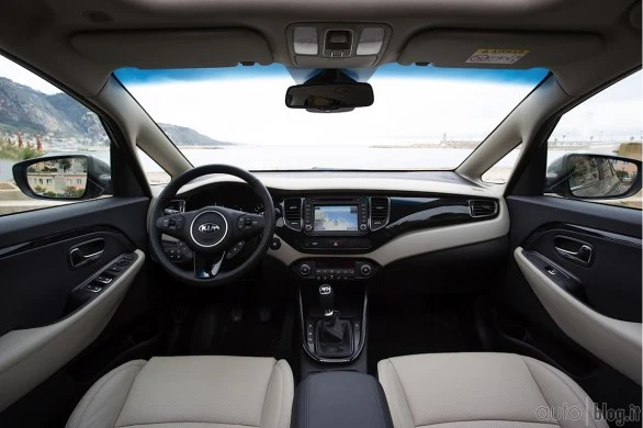 kia-carens-80.webp
