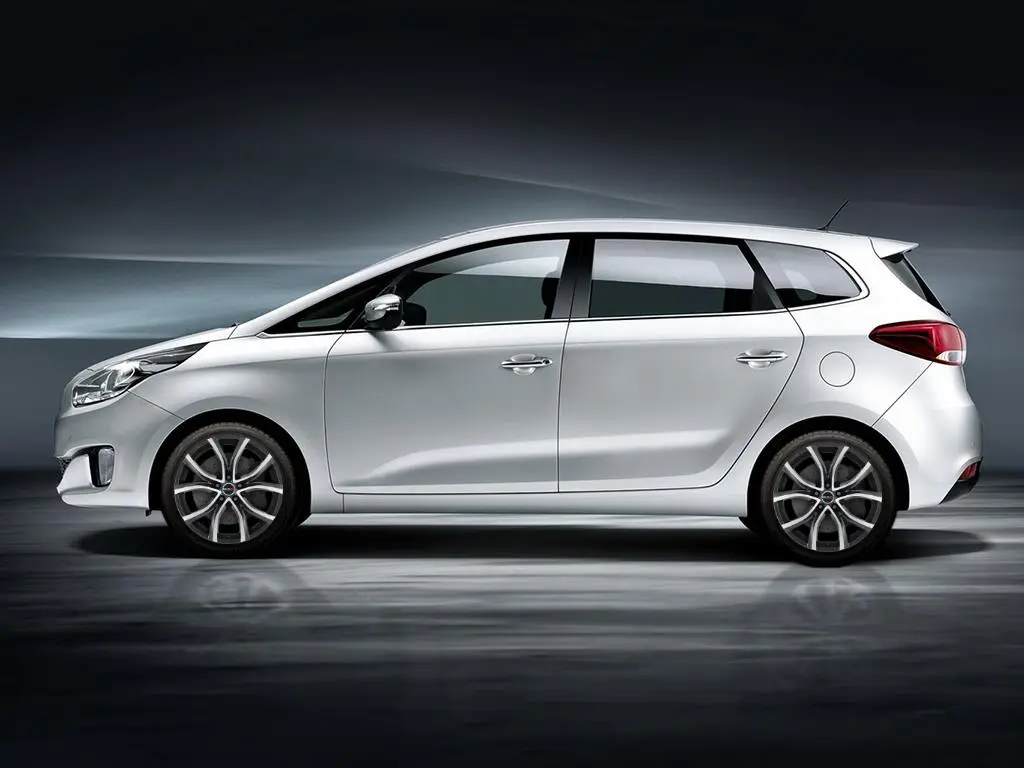 Kia Carens con cerchi Nitro 5 Ice Titan.webp