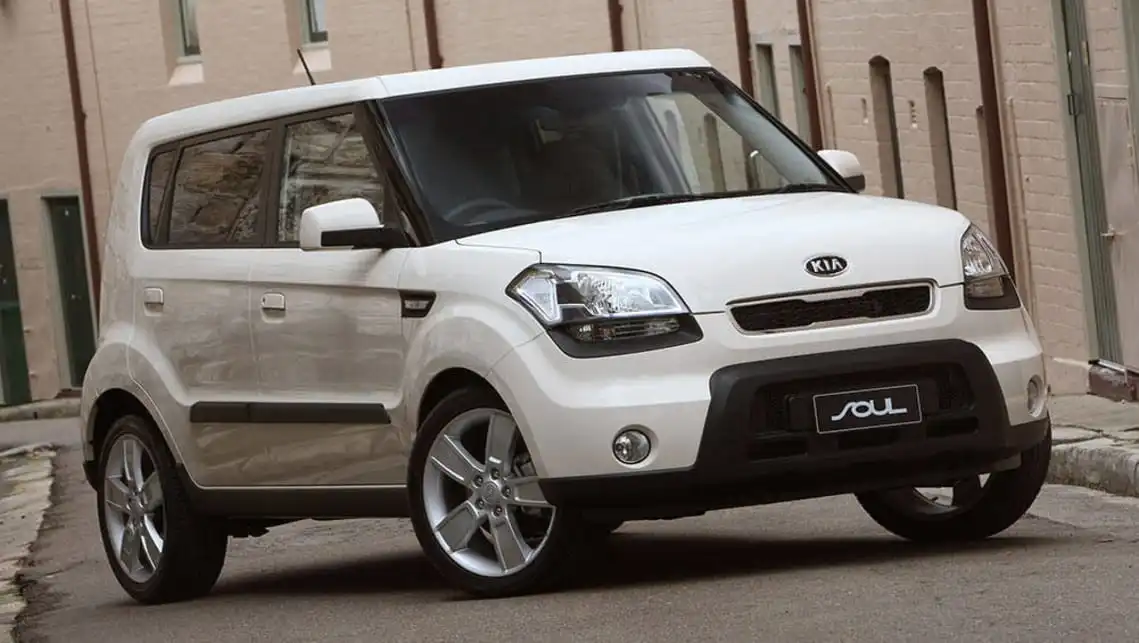 Kia-Soul-white-2009-suv.webp