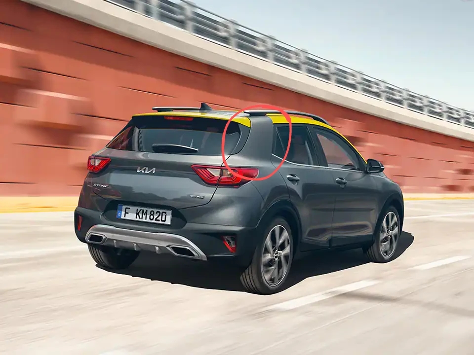 kia-stonic-gtl-my22-design-rear-driving~2.jpg