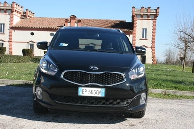 kia_carens.webp