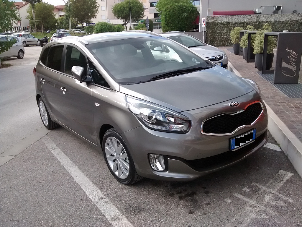 kiacarens1.webp