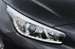 kia-ceed-grigio-scuro-fanale.webp