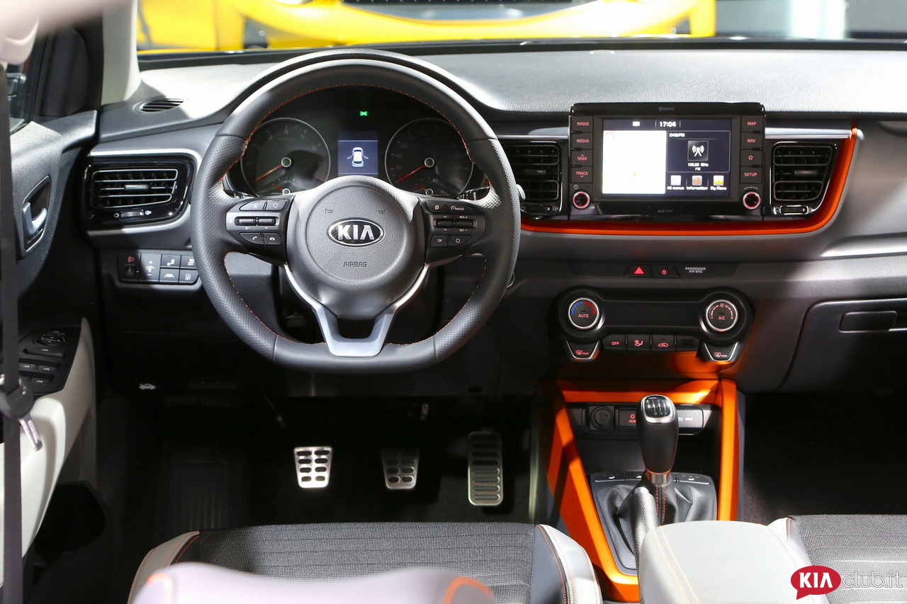 Foto "Kia Stonic - cruscotto" nell'album "Kia Stonic - i ...