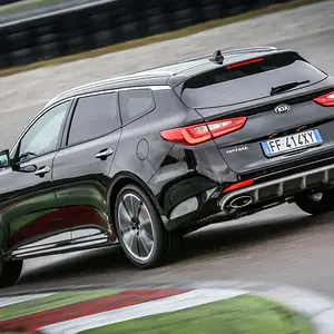 optima-sportswagon-gt-da-dietro