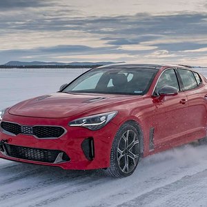 2018 Kia Stinger GT Winter Drive [Sweden]