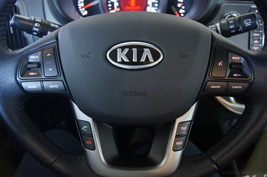 Kia-Rio-5-Door-Steering-Wheel.jpg